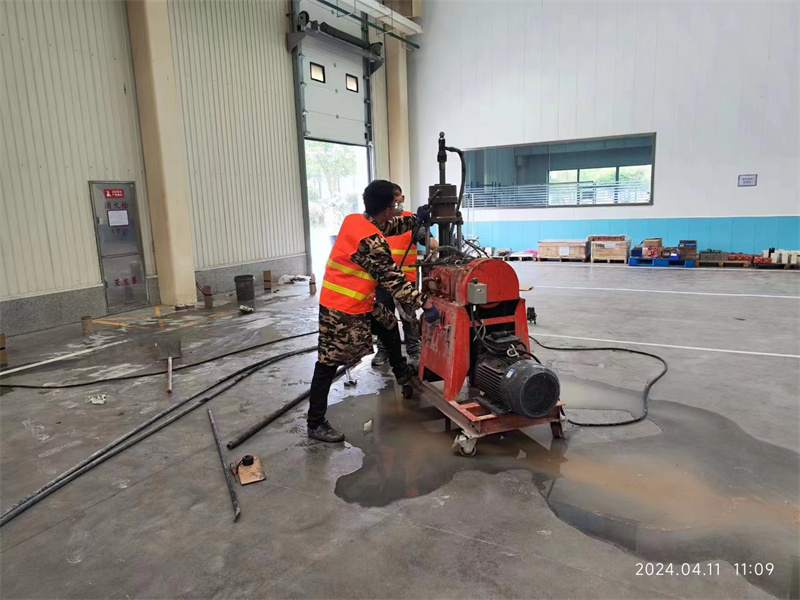 喀左厂房地面下沉塌陷注浆加固施工